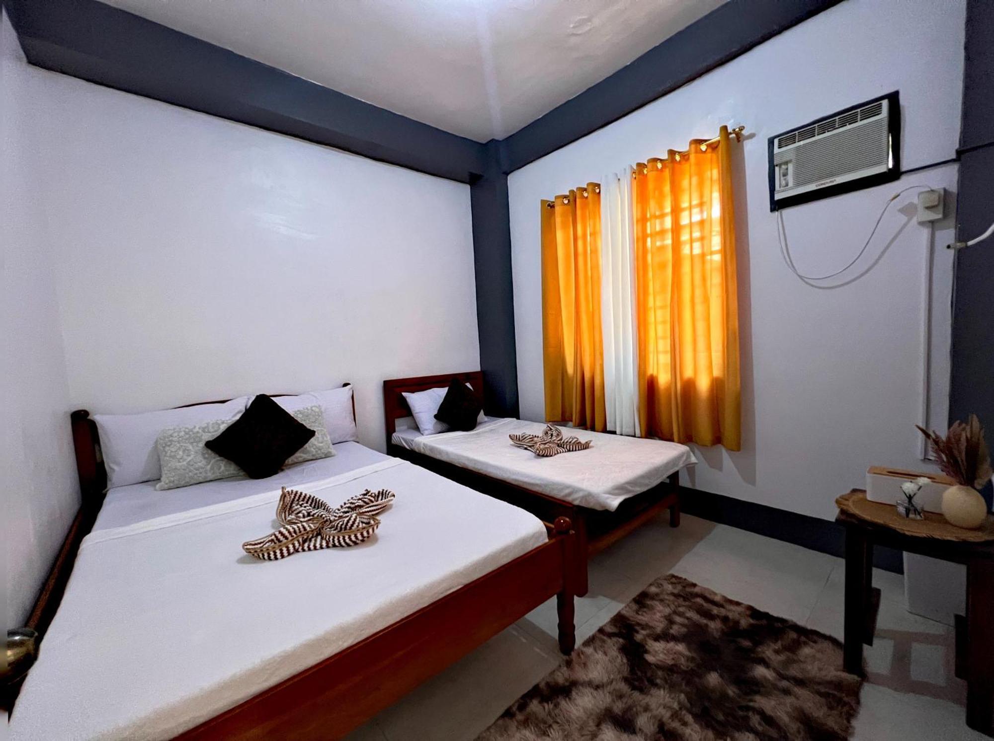 Eighty8 Tourist Inn โกรอน ภายนอก รูปภาพ