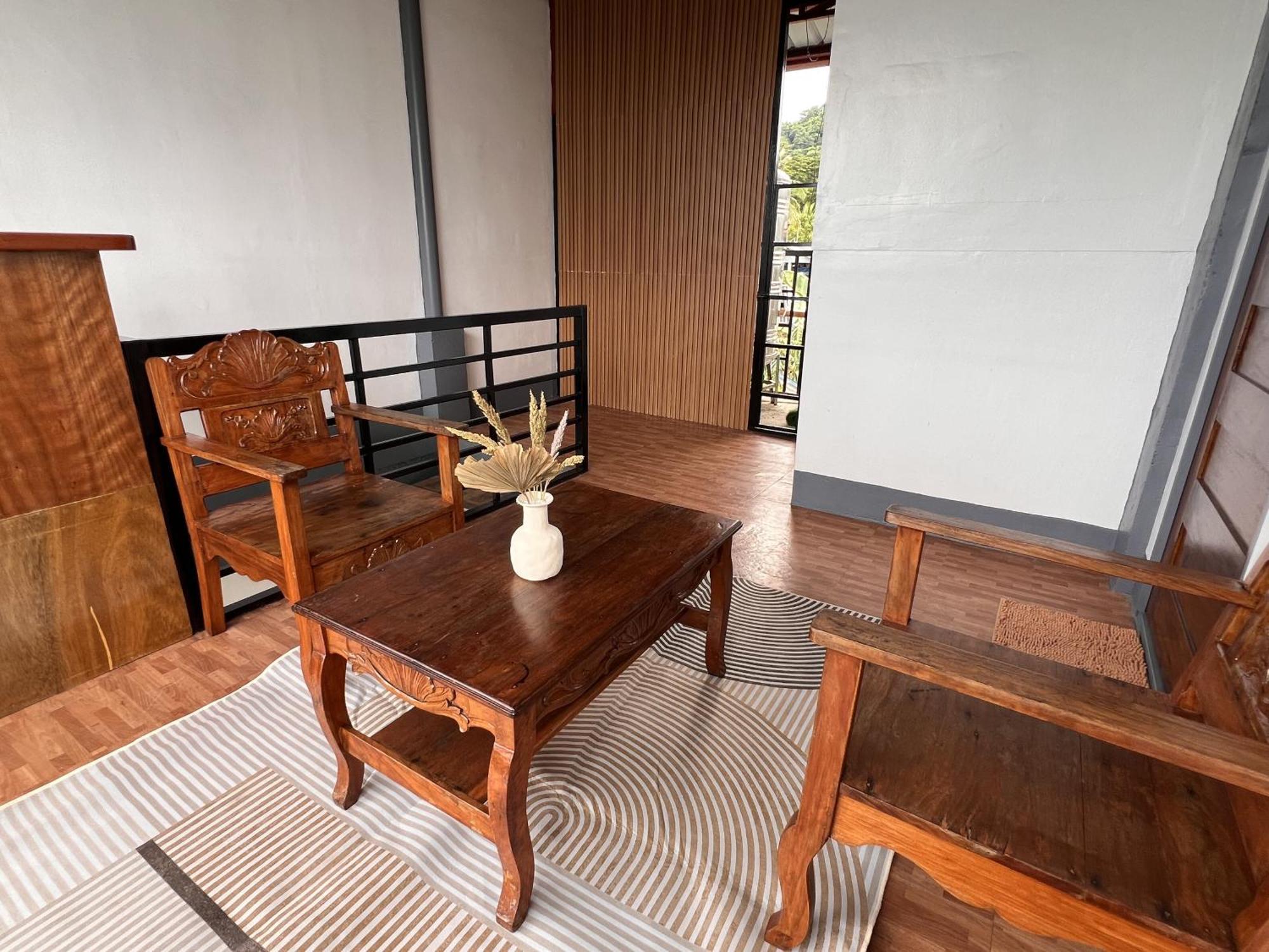 Eighty8 Tourist Inn โกรอน ภายนอก รูปภาพ